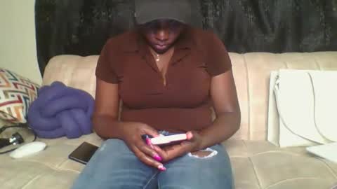 pretty online show from September 21, 2025, 3:24 pm