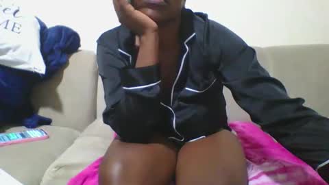 pretty online show from October 7, 2025, 7:44 pm