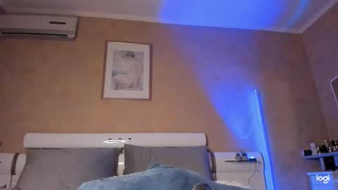  Start every day 2000 - 700 online show from September 24, 2025, 11:30 pm