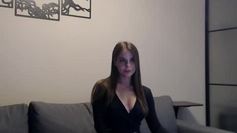 meladams online show from September 22, 2025, 8:33 pm