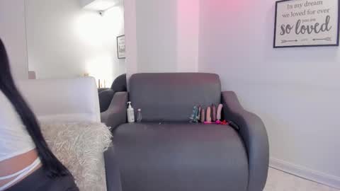 melan_owen online show from November 26, 2025, 7:15 pm