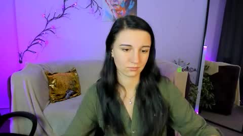melani_bumm online show from September 17, 2025, 12:07 pm