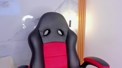 Melanie Bonelli online show from October 16, 2025, 8:10 pm