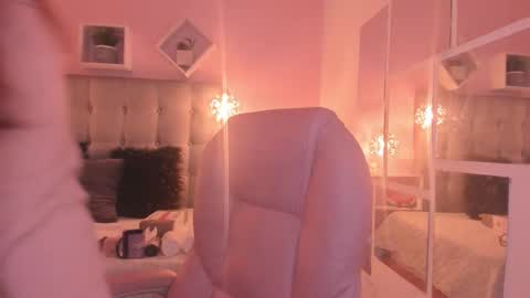 Melanie  online show from October 14, 2025, 4:02 am