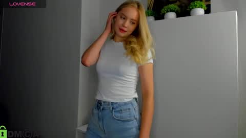 Snapshot of melanie_ryer chatting on September 11, 2025, 1:39 am Melanie online show from September 11, 2025, 1:39 am