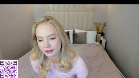 Snapshot of melanie_ryer chatting on September 17, 2025, 12:23 am Melanie online show from September 17, 2025, 12:23 am