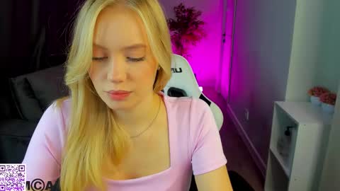 Snapshot of melanie_ryer chatting on October 18, 2025, 11:38 pm Melanie online show from October 18, 2025, 11:38 pm