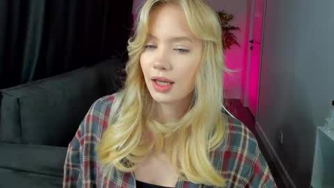 Snapshot of melanie_ryer chatting on October 21, 2025, 11:16 pm Melanie online show from October 21, 2025, 11:16 pm