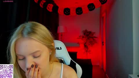 Snapshot of melanie_ryer chatting on October 26, 2025, 8:09 am Melanie online show from October 26, 2025, 8:09 am