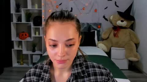 MelanieAlves online show from October 13, 2025, 12:38 pm