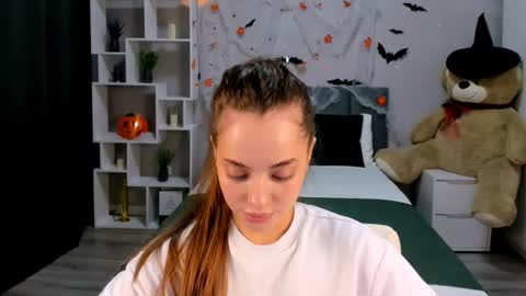 MelanieAlves online show from October 17, 2025, 7:55 am