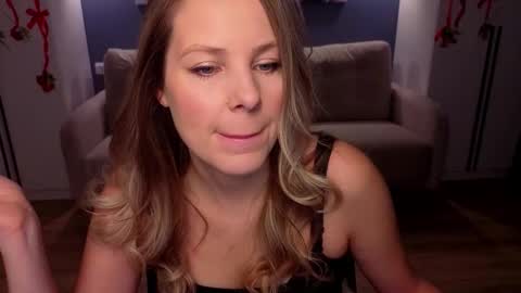 Melanie Bennett online show from February 15, 2026, 6:10 am