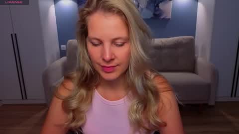 Snapshot of melaniebennett chatting on June 9, 2026, 6:36 am Melanie Bennett online show from June 9, 2026, 6:36 am