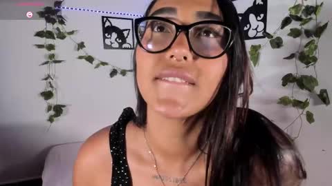 Melanie online show from September 14, 2025, 12:54 am