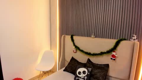 Snapshot of melanieroah1 chatting on December 22, 2025, 7:44 pm MelanieRoah online show from December 22, 2025, 7:44 pm