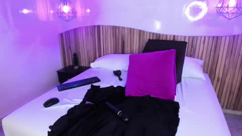 Melanie Roux online show from January 7, 2025, 10:41 pm