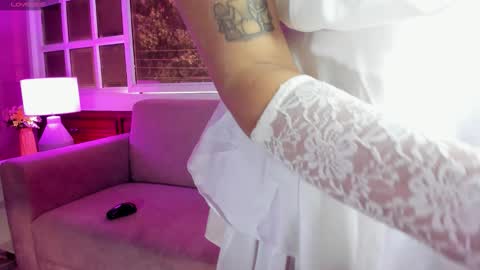 Melanie Roux online show from October 6, 2025, 7:44 pm