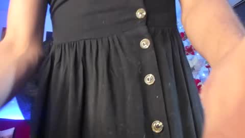 melannia_hills online show from January 8, 2025, 6:09 am