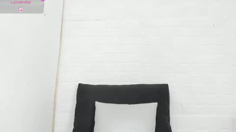 melannie roses online show from February 8, 2025, 8:53 pm