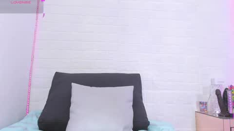 melannie roses online show from February 11, 2025, 12:06 am