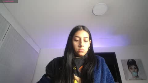 Snapshot of melanny_petite chatting on May 6, 2026, 11:37 am melanny_petite online show from May 6, 2026, 11:37 am