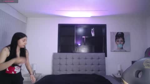 Snapshot of melanny_petite chatting on June 4, 2026, 12:33 pm melanny_petite online show from June 4, 2026, 12:33 pm