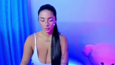 Melanny online show from October 7, 2025, 7:00 pm