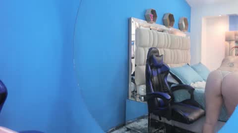 Melany  online show from December 5, 2025, 7:10 pm