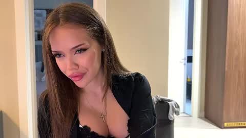 Adel online show from April 10, 2026, 3:28 pm