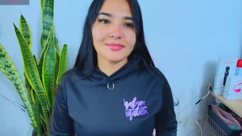    Independent model online show from May 19, 2026, 1:22 am