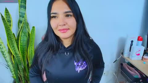    Independent model online show from May 19, 2026, 1:56 am