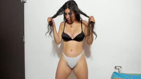 Snapshot of meli_mejia_18 chatting on March 5, 2025, 1:52 am Meli Mejia online show from March 5, 2025, 1:52 am