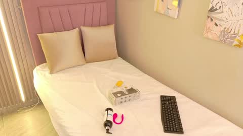 Snapshot of meli_peach chatting on April 23, 2026, 7:27 pm meli_peach online show from April 23, 2026, 7:27 pm