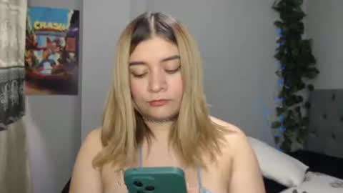 Snapshot of meliinna_xxx chatting on February 11, 2026, 10:04 pm meliinna_xxx online show from February 11, 2026, 10:04 pm