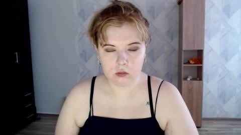 Snapshot of melina_beauty chatting on October 13, 2025, 9:42 am Melina online show from October 13, 2025, 9:42 am