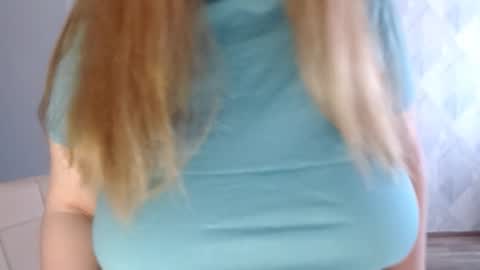 Snapshot of melina_beauty chatting on October 15, 2025, 7:19 am Melina online show from October 15, 2025, 7:19 am