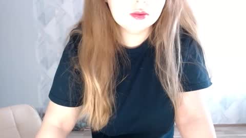 Snapshot of melina_beauty chatting on November 1, 2025, 9:22 am Melina online show from November 1, 2025, 9:22 am