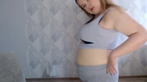 Melina online show from April 17, 2026, 7:00 am