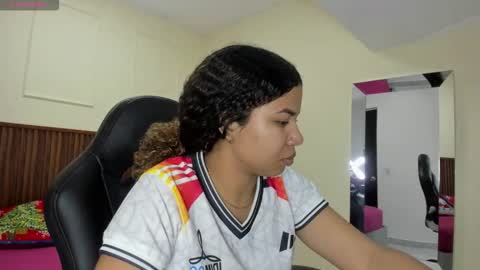 M E L I N A  online show from December 22, 2025, 7:33 pm