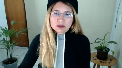 Snapshot of melindasix chatting on June 9, 2026, 10:54 pm Melinda online show from June 9, 2026, 10:54 pm