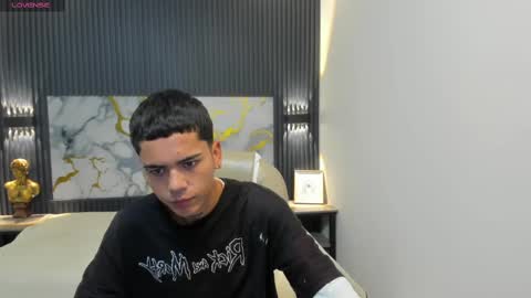 Snapshot of meliodas18_ chatting on October 19, 2025, 3:18 am Meliodas online show from October 19, 2025, 3:18 am