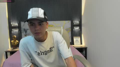 Snapshot of meliodas18_ chatting on November 5, 2025, 3:39 am Meliodas online show from November 5, 2025, 3:39 am