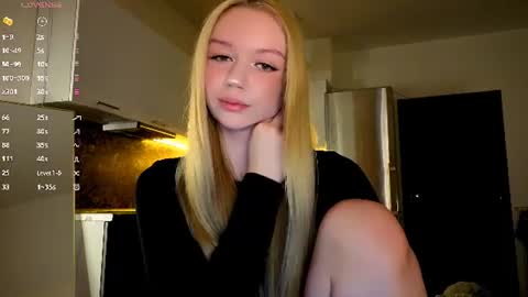 Snapshot of meliss_ss chatting on August 3, 2026, 7:17 pm Mel or Lissa 3 Welcome here online show from August 3, 2026, 7:17 pm