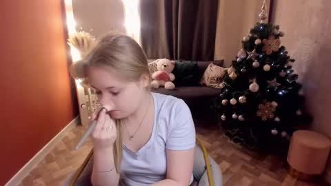 Sophia online show from December 19, 2025, 5:58 am