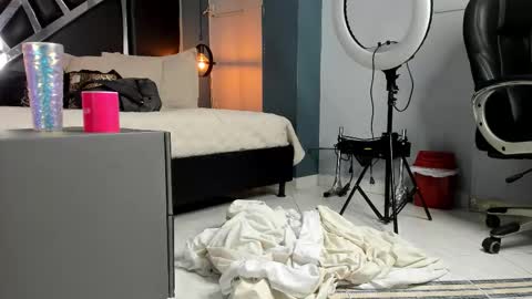 melissa_23_ online show from November 11, 2025, 11:43 am