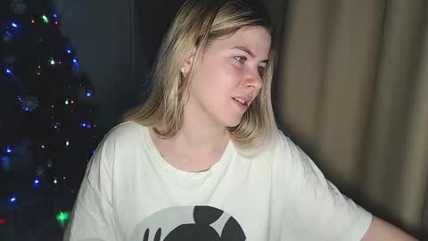 Melissa  Ray online show from December 17, 2024, 6:31 pm