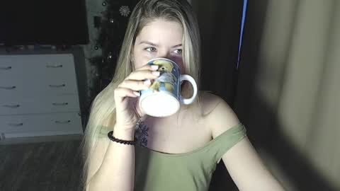 Melissa  Ray online show from December 23, 2024, 3:29 am