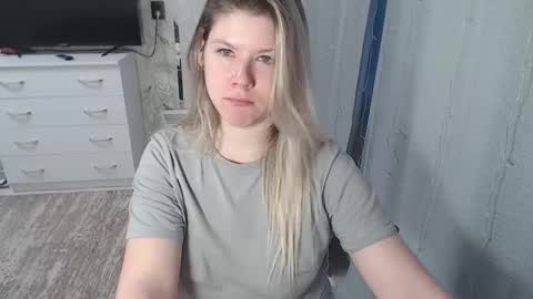 Melissa  Ray online show from February 4, 2025, 2:39 am