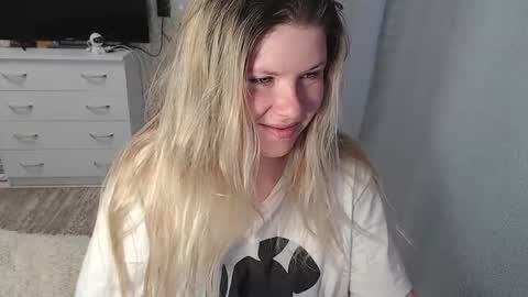 Melissa  Ray online show from February 17, 2025, 3:04 am