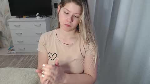 Melissa  Ray online show from February 17, 2025, 10:07 am